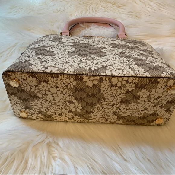 Michael Kors Cindy Floral Medium Done Satchel NWT - Picture 5 of 12